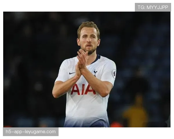 凯恩激活解约金条款，重回热刺掀转会风暴，凯恩宣布留在热刺